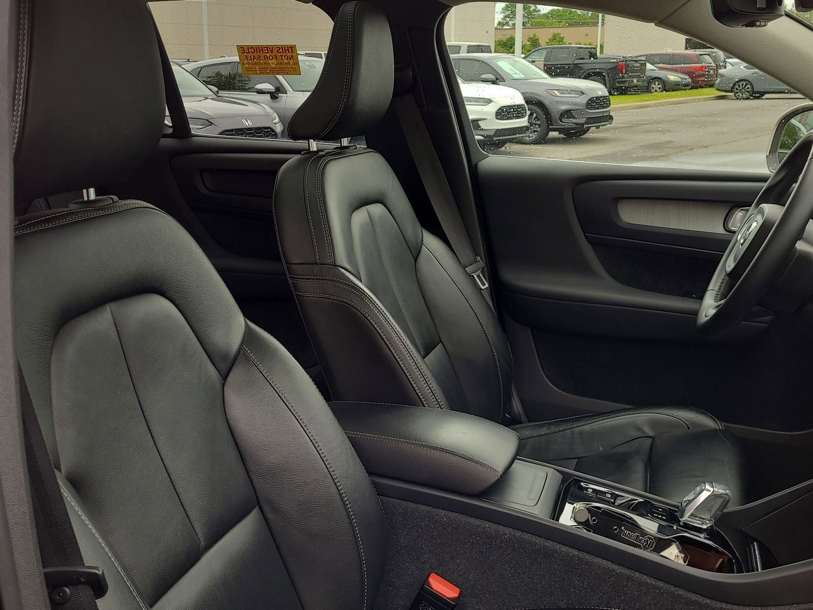 Used 2023 Volvo XC40 B4 Ultimate FWD image 19