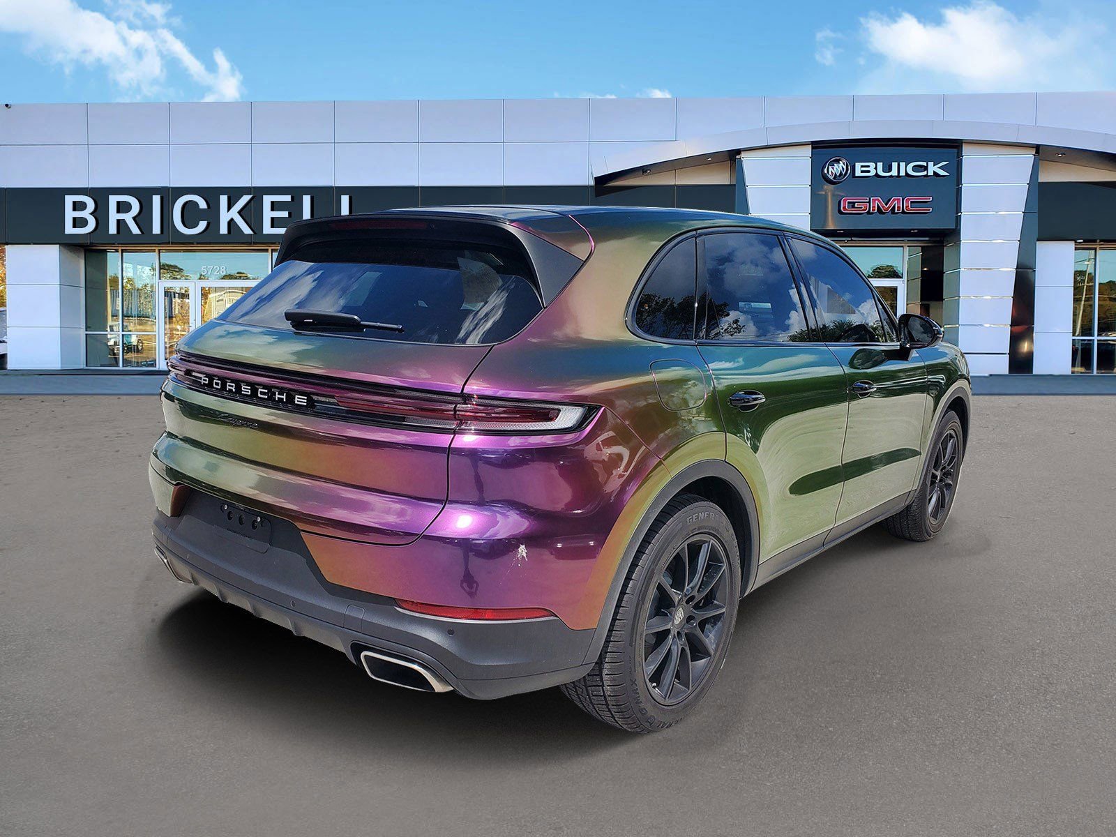 Used 2024 Porsche Cayenne AWD/4WD image 3