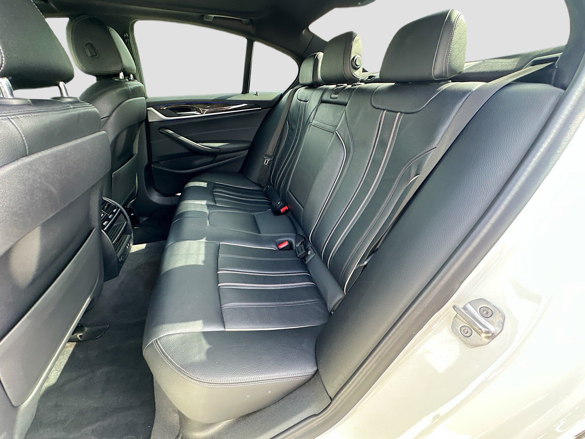 Used 2020 BMW 530i w/ Convenience Package RWD image 25