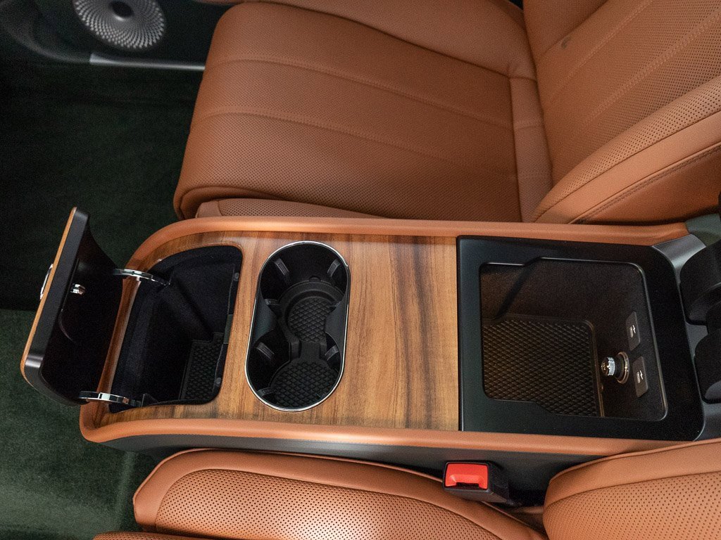 Used 2025 Bentley Bentayga Extended Wheelbase image 27