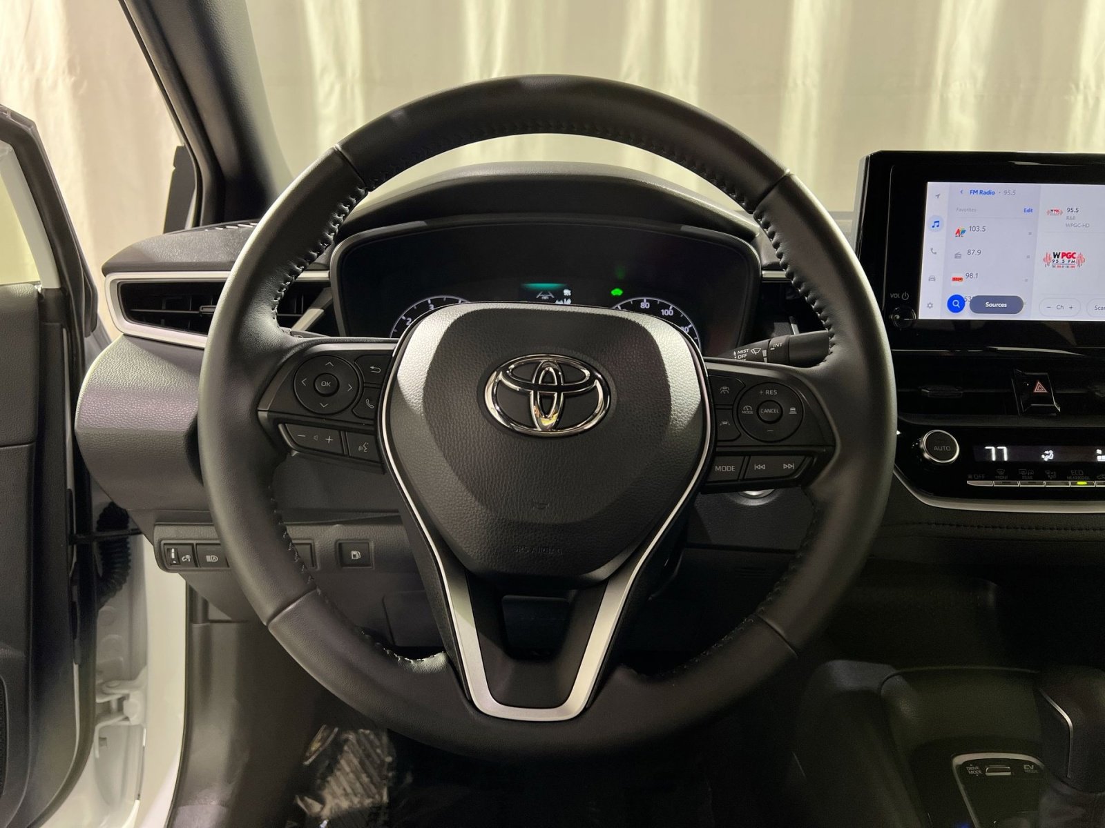 Used 2025 Toyota Corolla SE image 21