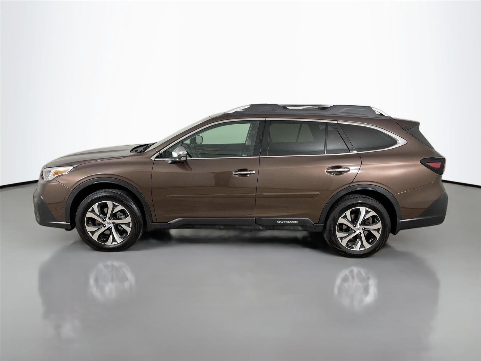 Used 2022 Subaru Outback Touring AWD/4WD image 4