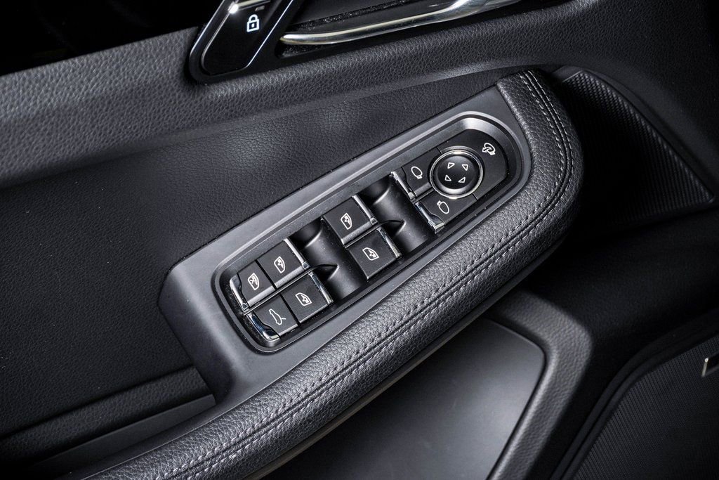 Certified 2025 Porsche Macan image 25