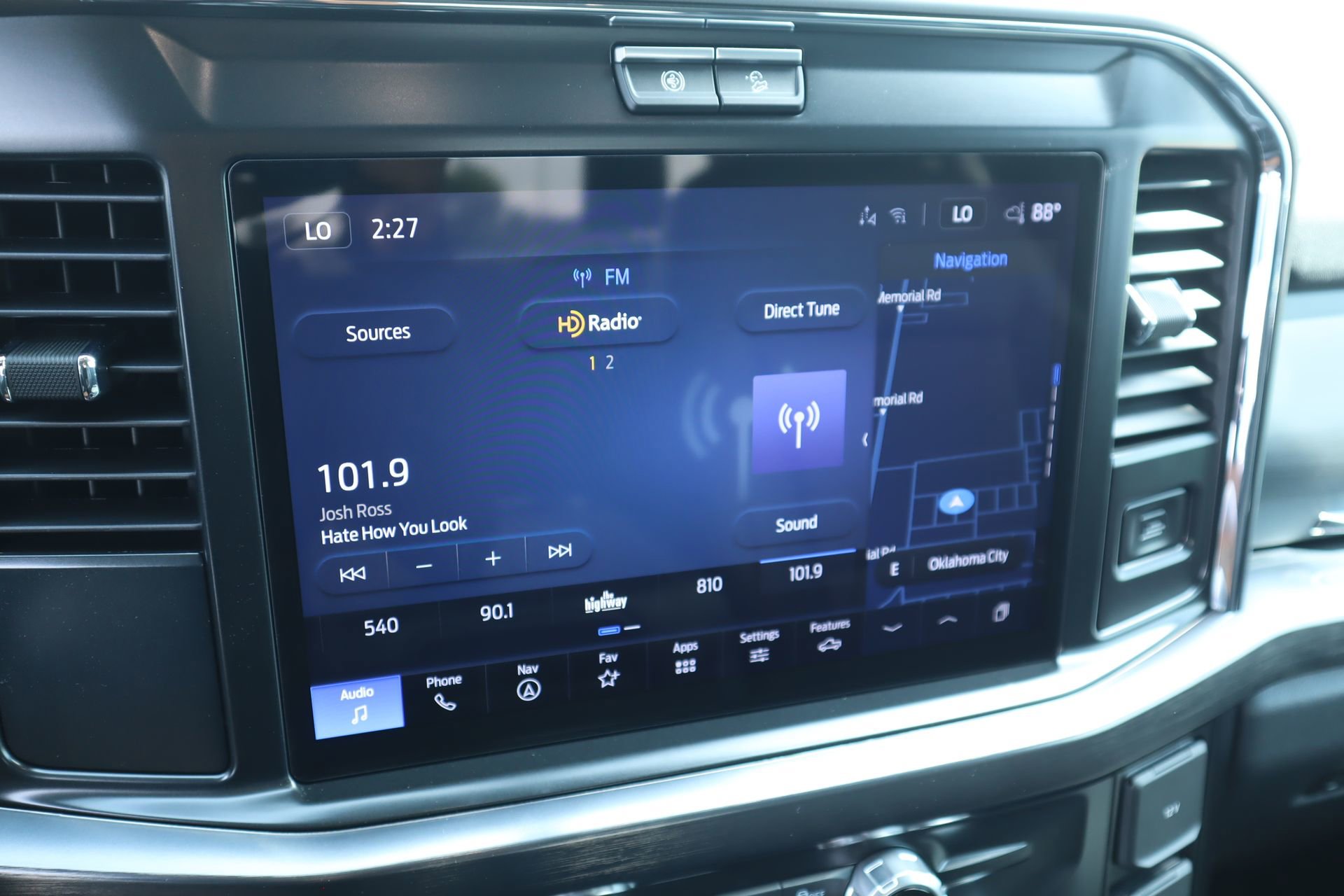 New 2026 Ford F250 Lariat w/ FX4 Off-Road Package image 4