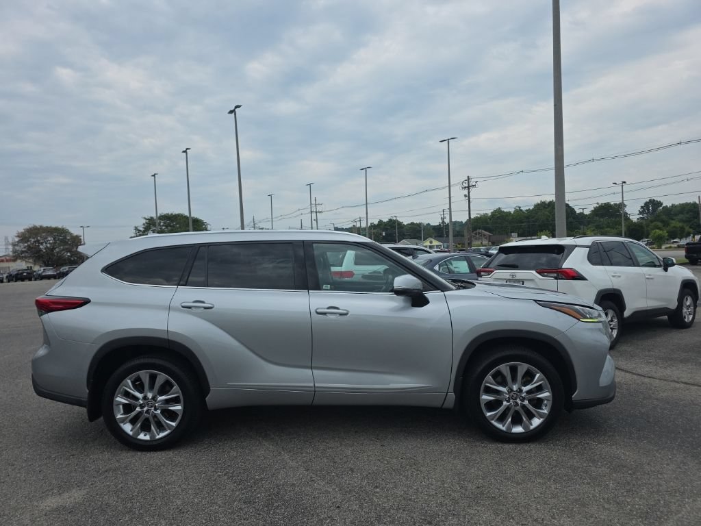 Used 2020 Toyota Highlander Limited AWD/4WD image 4
