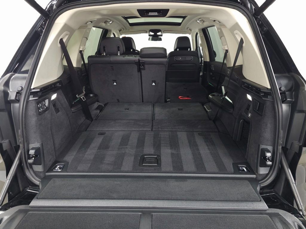 Used 2025 BMW X7 xDrive40i w/ Climate Comfort Package image 8