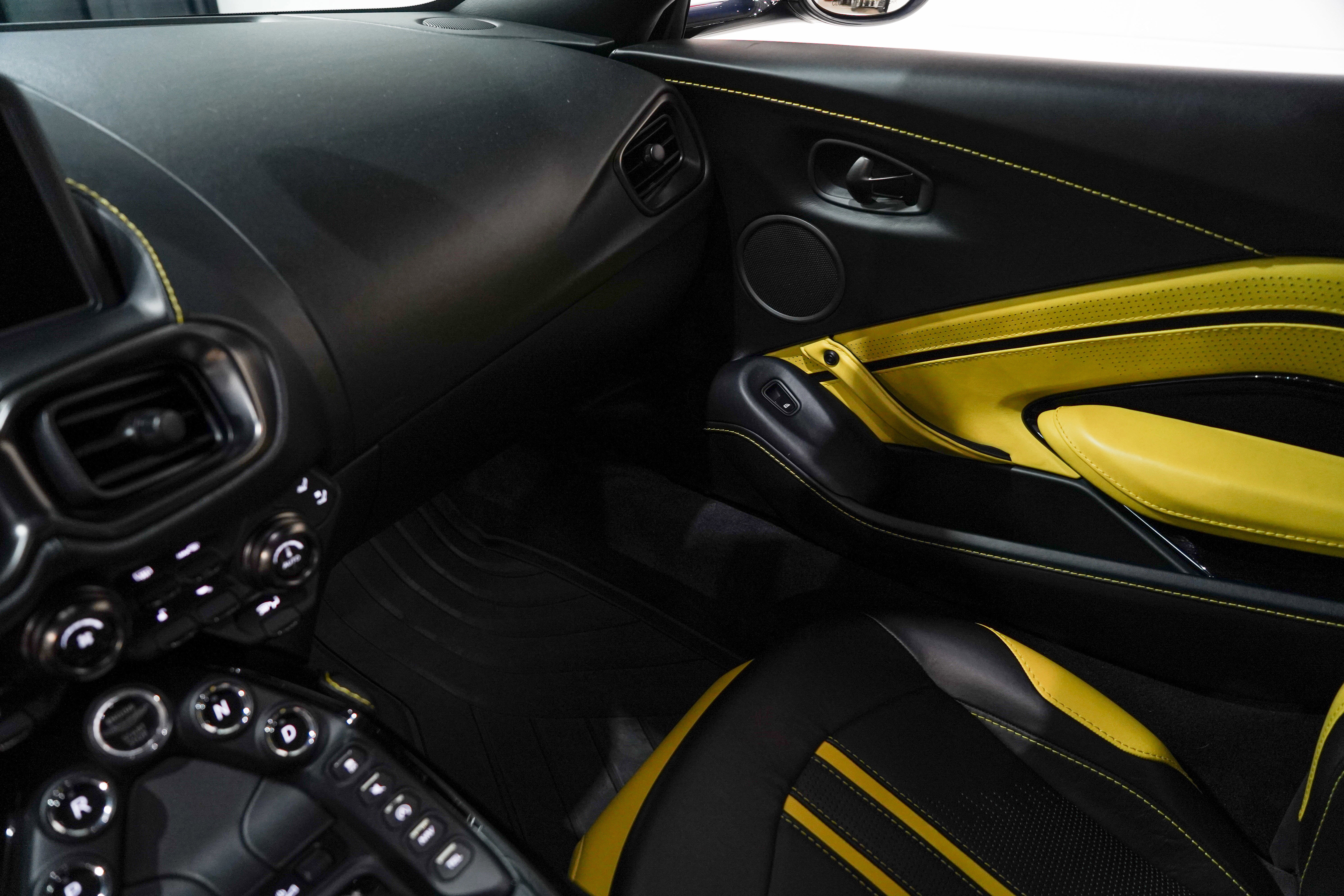 Used 2020 Aston Martin V8 Vantage Coupe RWD image 13