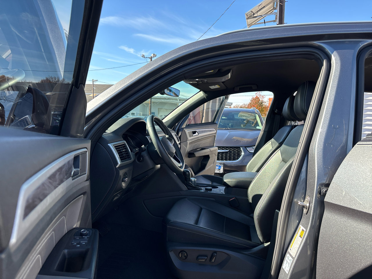 Used 2021 Volkswagen Atlas Cross Sport SE image 17