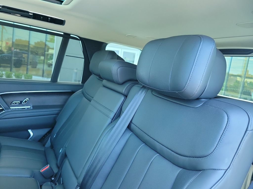Certified 2025 Land Rover Range Rover Long Wheelbase Autobiography AWD/4WD image 15