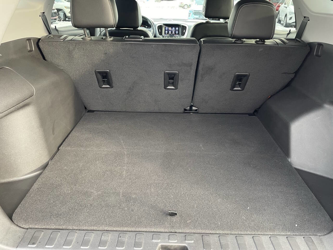 Used 2023 GMC Terrain SLT image 5