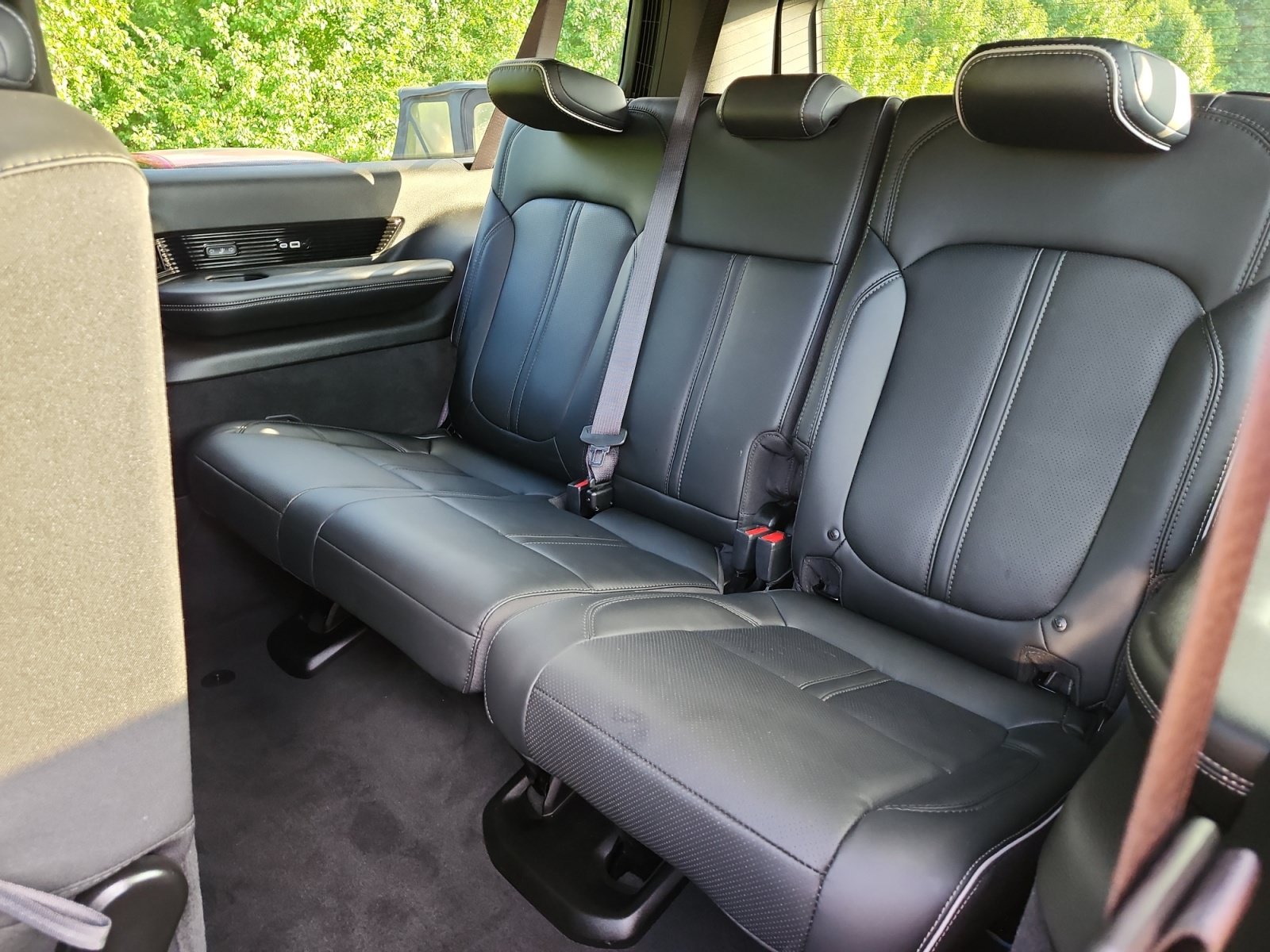 Used 2025 Jeep Grand Wagoneer L Series II Obsidian w/ Quick Order Packagew 28T AWD/4WD image 17