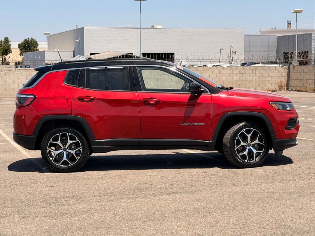 Used 2025 Jeep Compass Limited AWD/4WD image 4