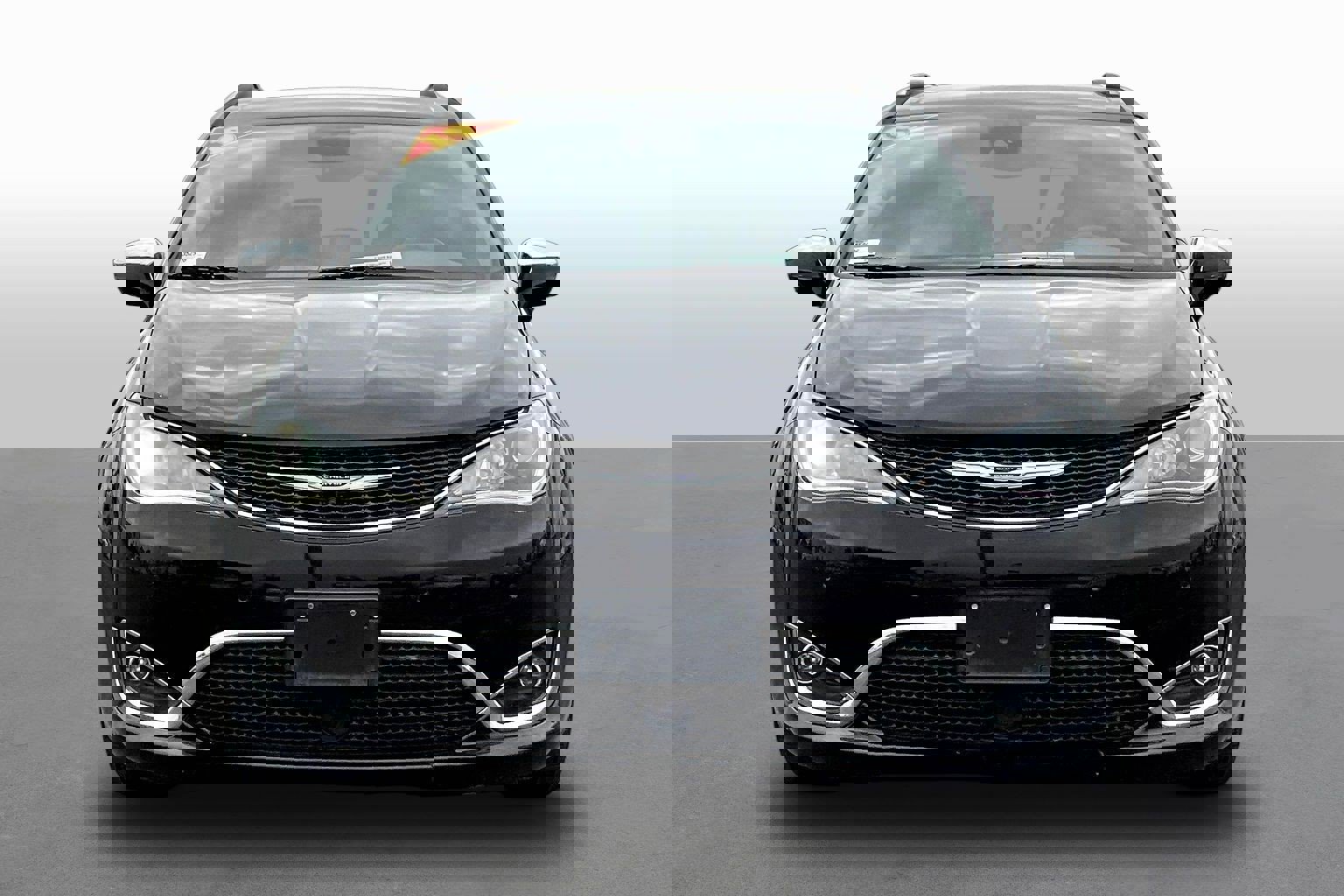 Used 2019 Chrysler Pacifica Limited w/ Advanced Safetytec Group image 3