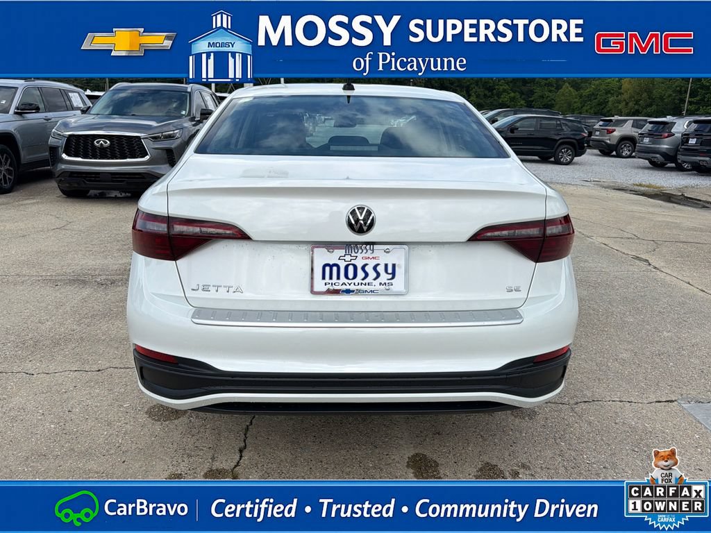 Used 2023 Volkswagen Jetta SE w/ Panoramic Sunroof Package FWD image 6
