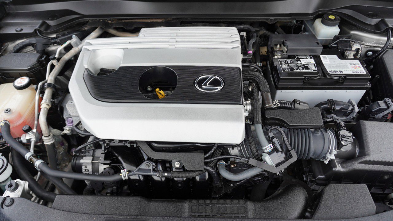 Used 2019 Lexus UX 200 w/ Premium Package image 32