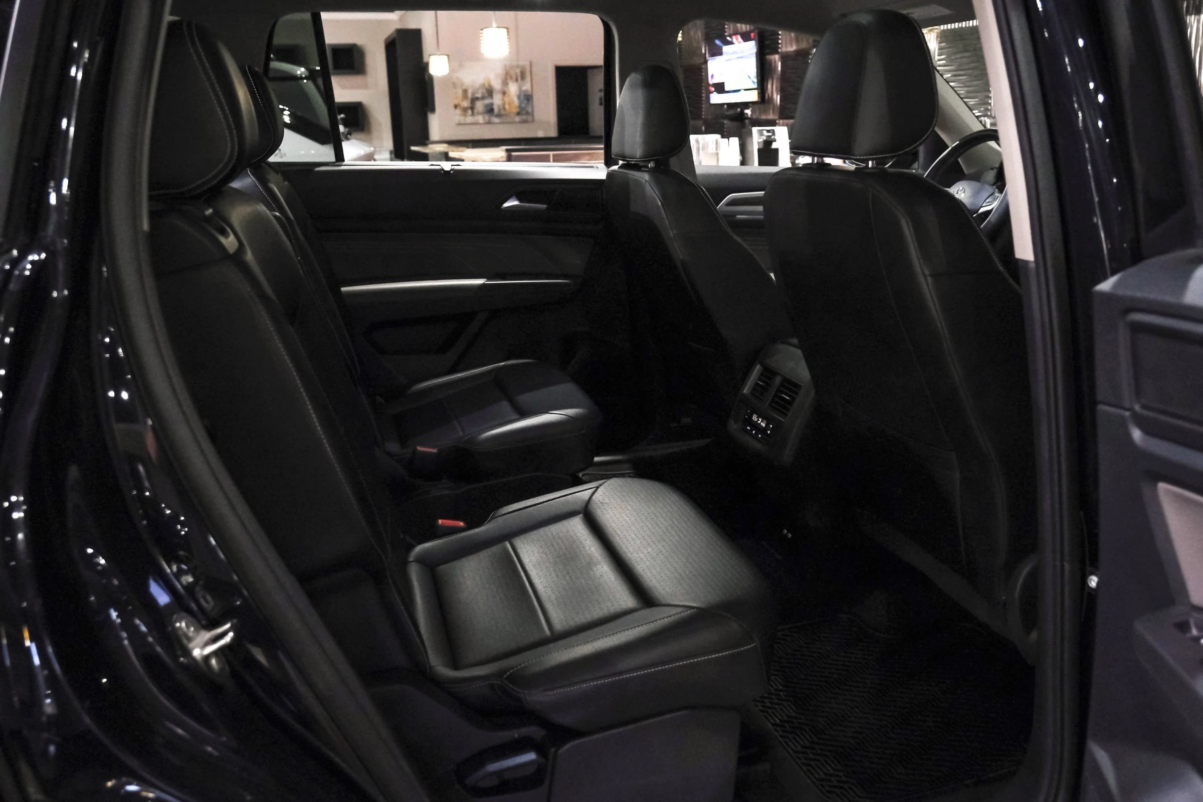 Used 2021 Volkswagen Atlas SEL AWD/4WD image 32