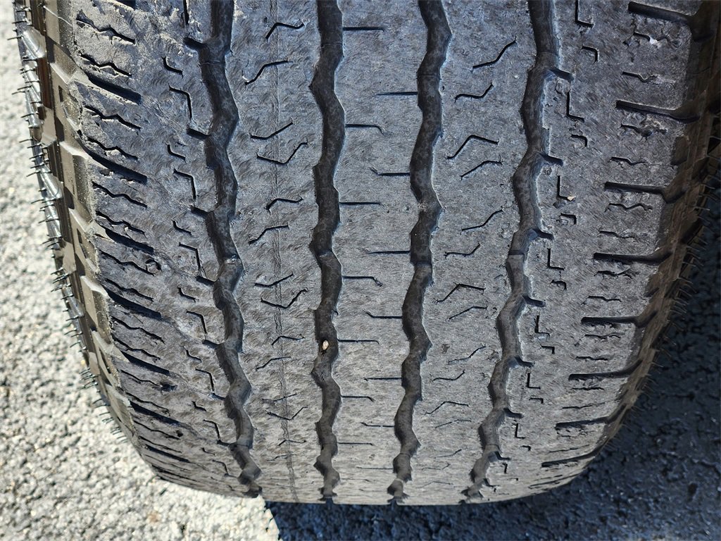 Used 2024 GMC Yukon XL AT4 w/ Technology Package image 11