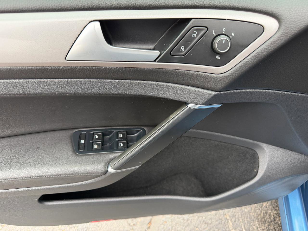 Used 2015 Volkswagen e-Golf SEL Premium image 14