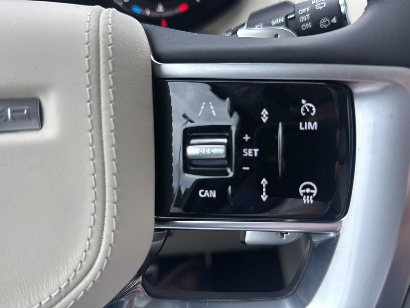 New 2026 Land Rover Range Rover SE AWD/4WD image 34