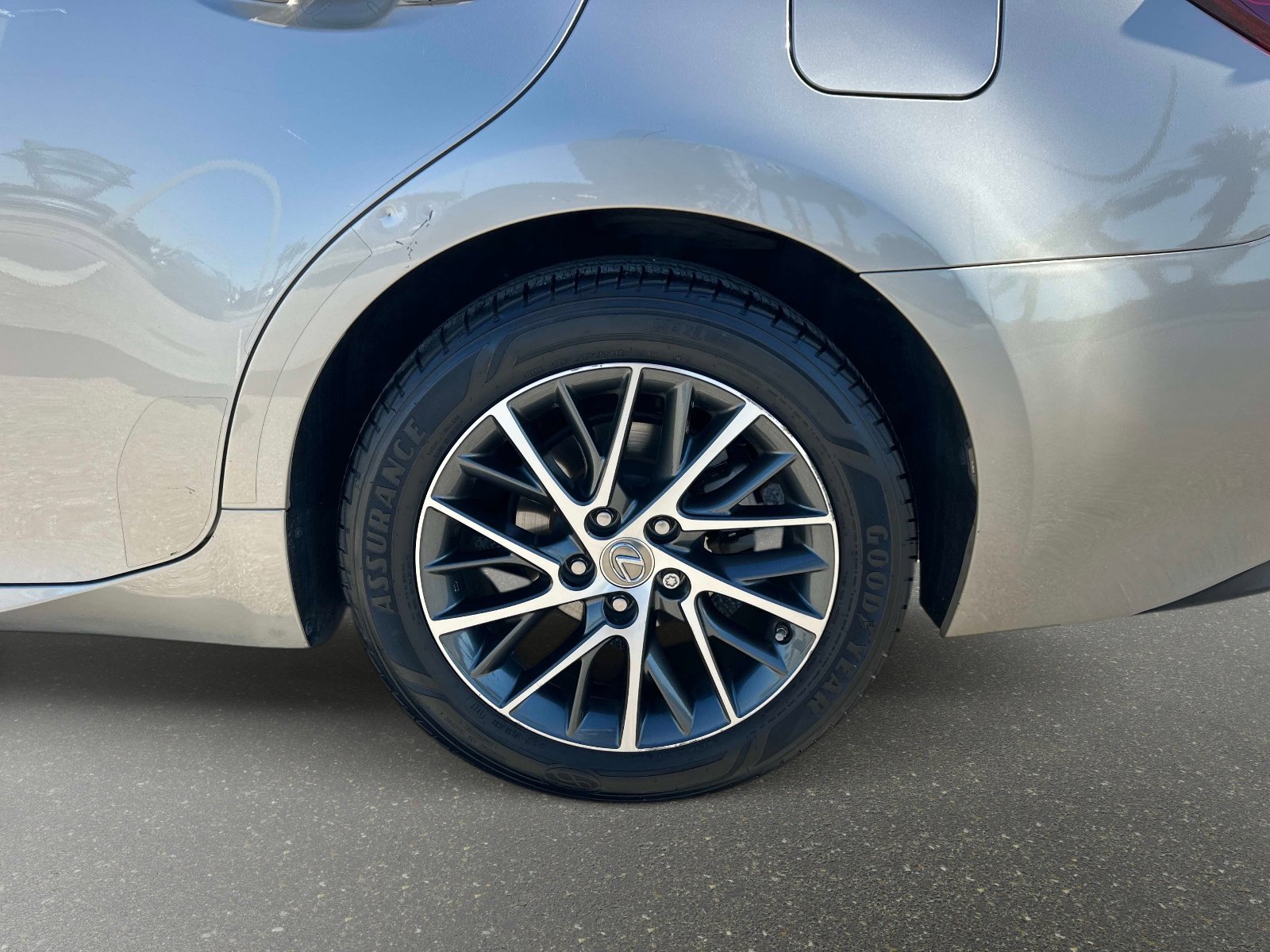 Used 2018 Lexus ES 350 w/ Luxury Package w/Wood Trim image 9