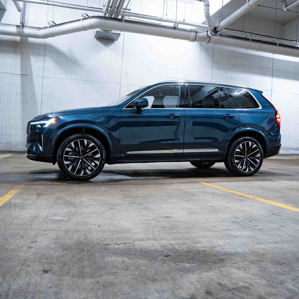 New 2026 Volvo XC90 T8 Plus w/ Protection Package Premier AWD/4WD image 3