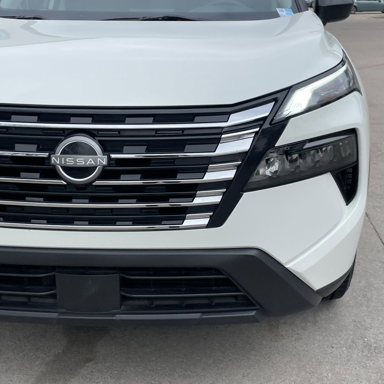 Used 2024 Nissan Rogue S image 7