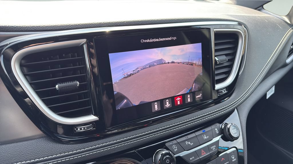 New 2026 Chrysler Pacifica Select AWD/4WD image 30