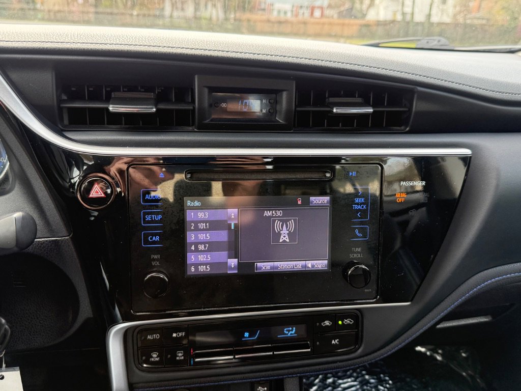 Used 2017 Toyota Corolla SE w/ Carpet Mat Package (TMS) image 15