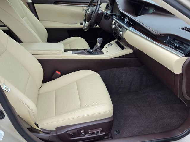 Used 2016 Lexus ES 350 w/ Premium Package w/Wood Trim FWD image 18