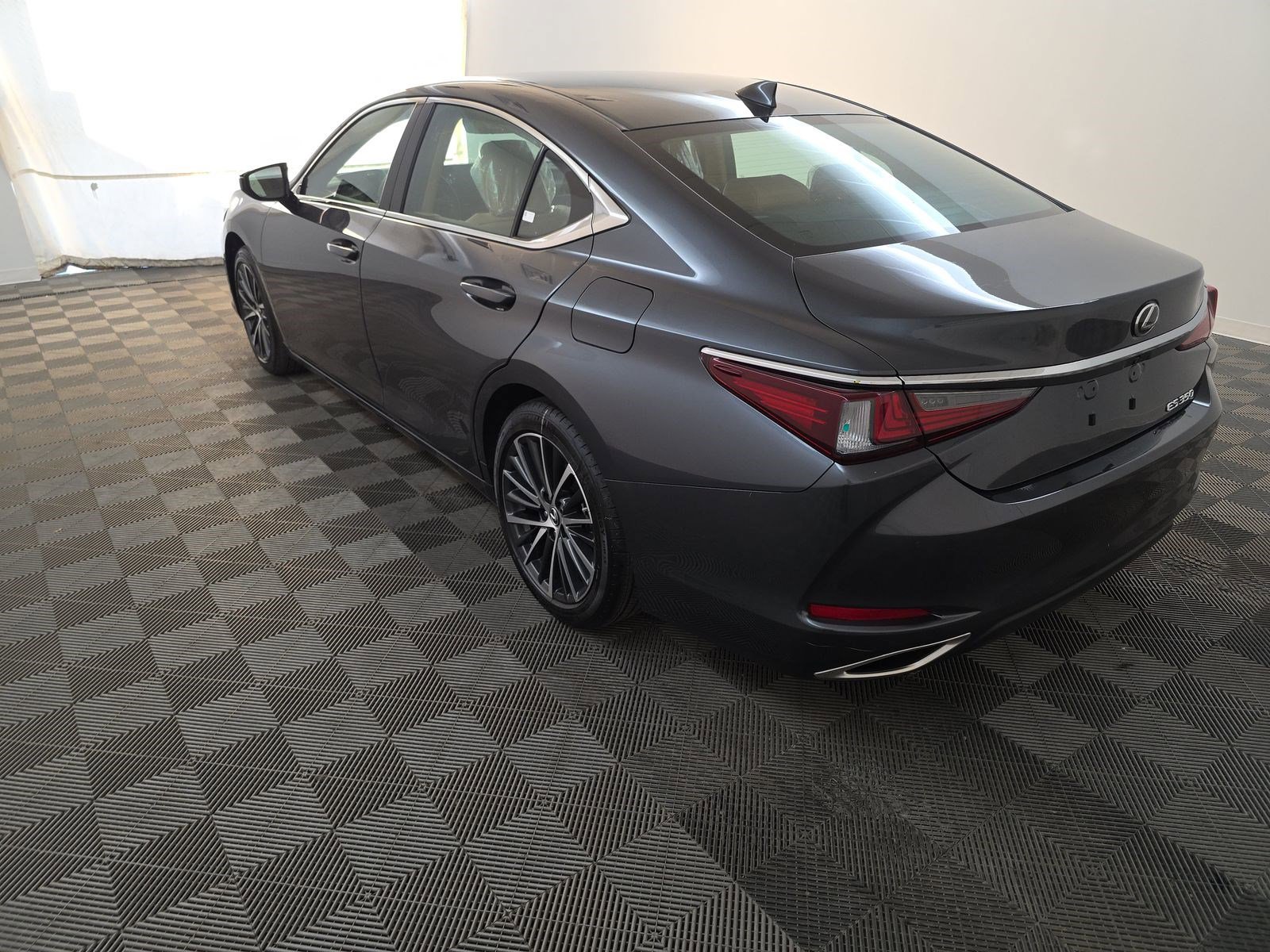 Used 2025 Lexus ES 350 w/ Premium Package image 7