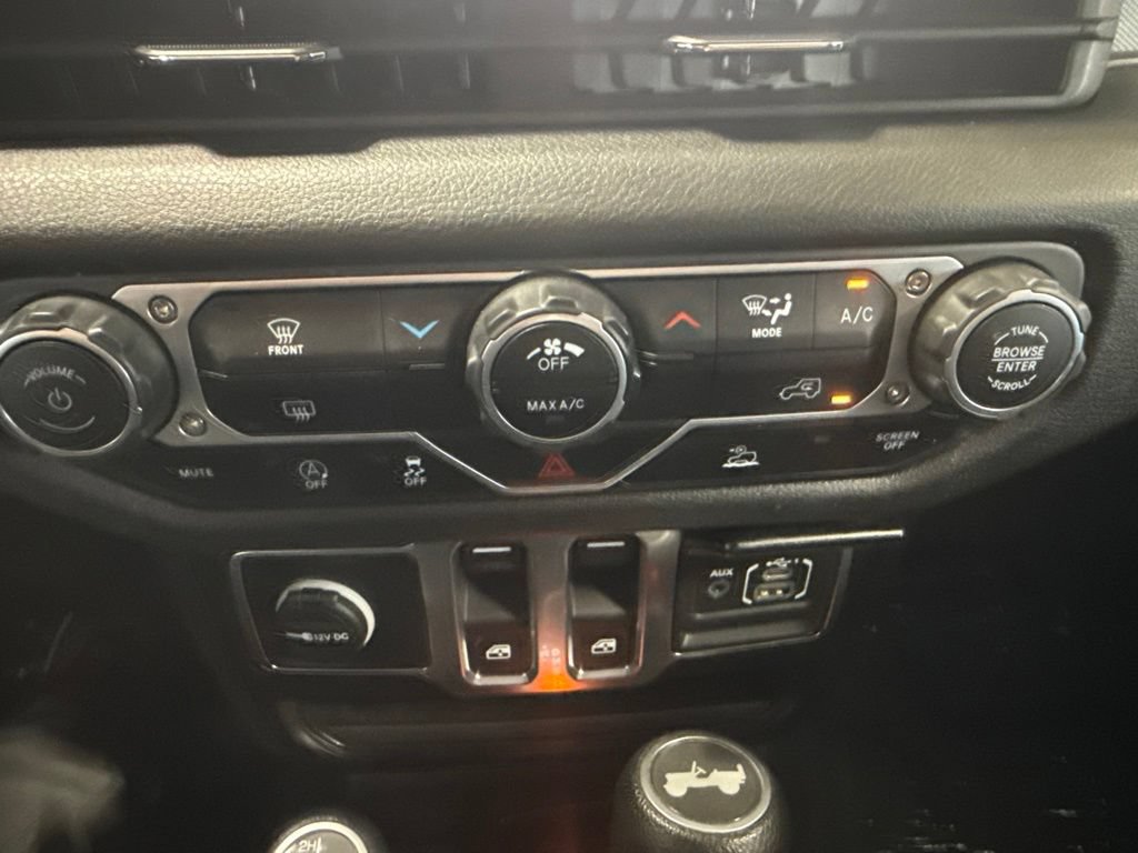 Used 2024 Jeep Wrangler Sport AWD/4WD image 17