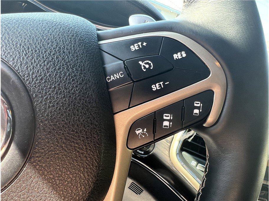 Used 2015 Jeep Grand Cherokee Overland w/ Advanced Technology Group image 24