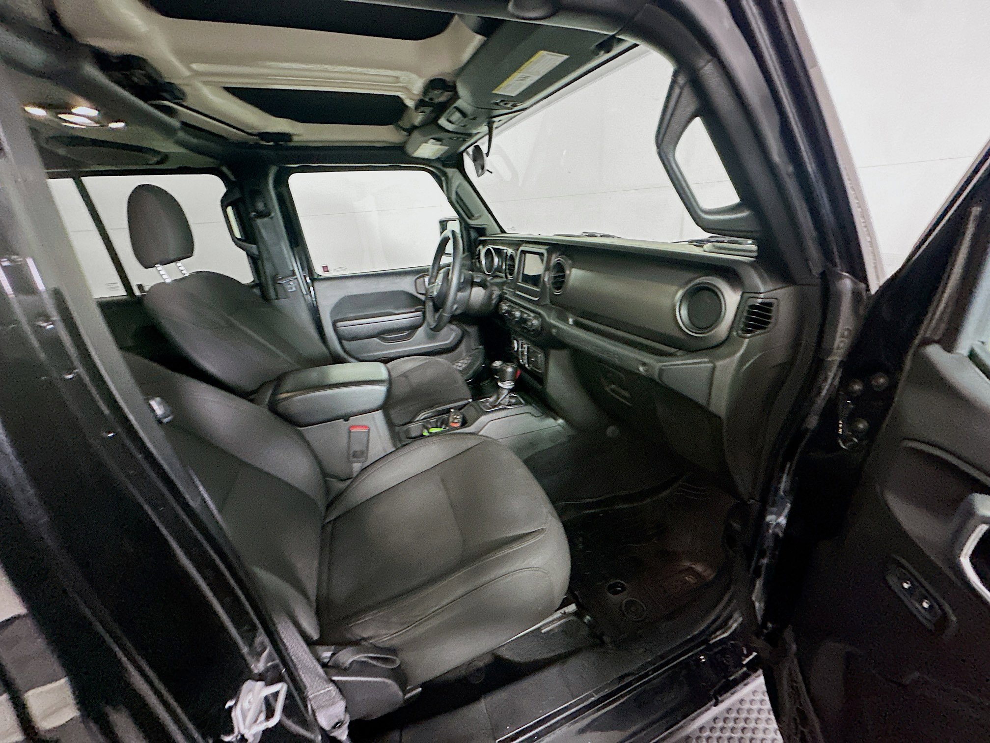 Used 2023 Jeep Wrangler Unlimited w/ Convenience Group image 30