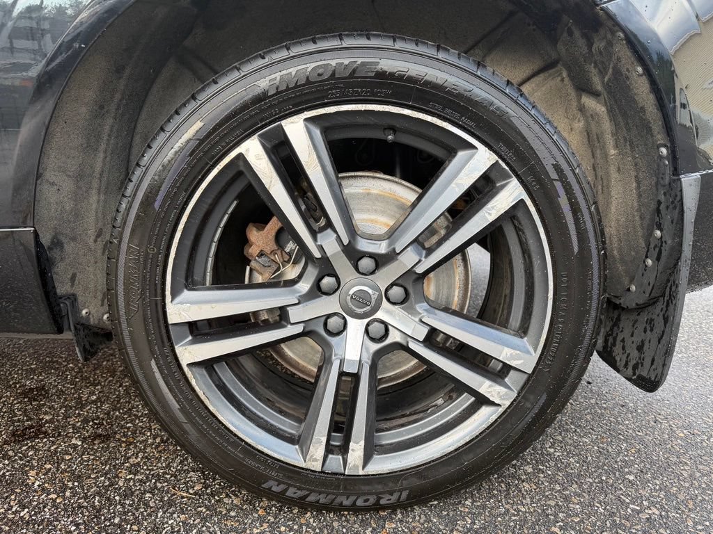 Used 2019 Volvo XC60 T6 Momentum w/ Multimedia Package AWD/4WD image 10