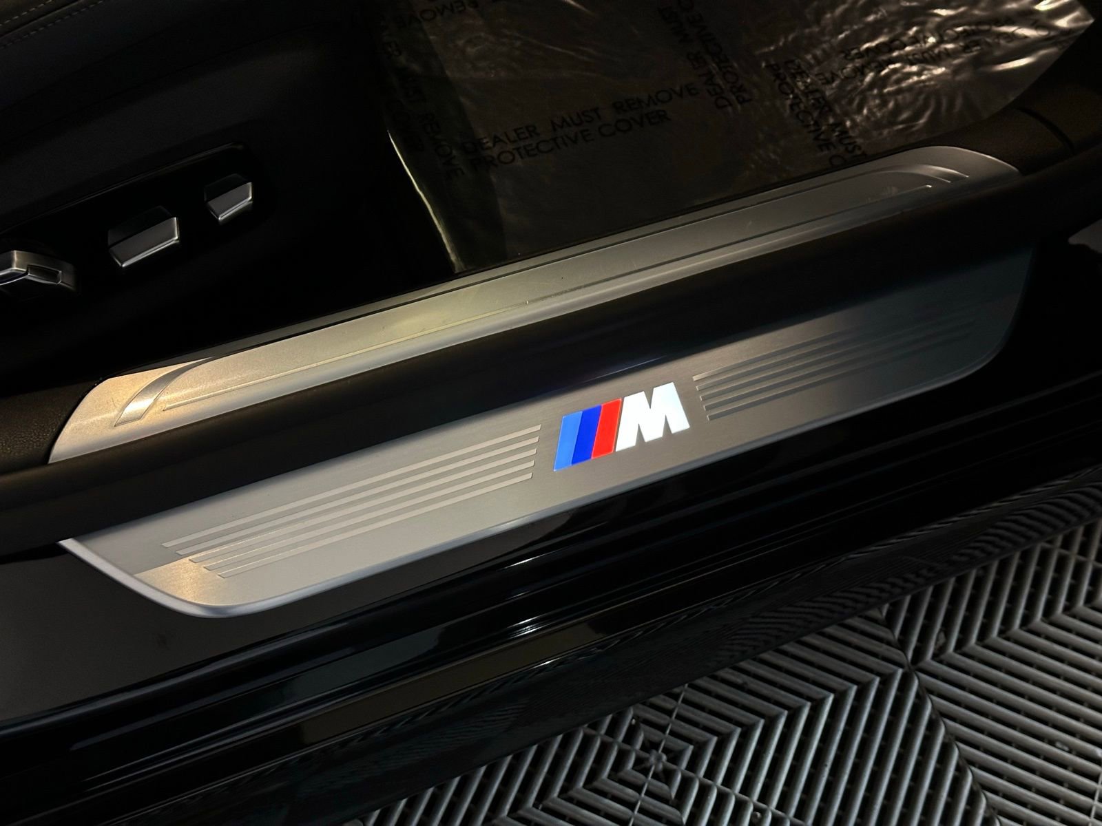 Used 2021 BMW 750i xDrive w/ Luxury Rear Seating Package image 21