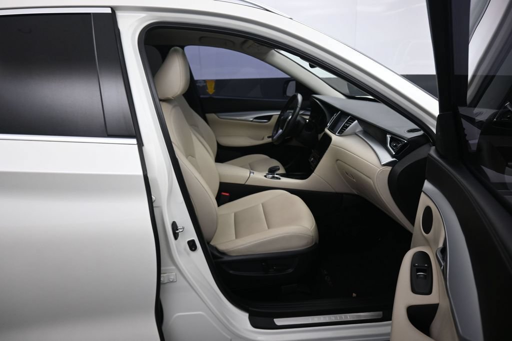 Used 2019 INFINITI QX50 Luxe w/ Navigation Package FWD image 39