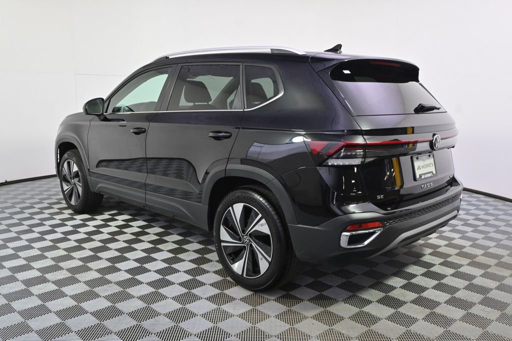 Used 2025 Volkswagen Taos SE AWD/4WD image 3