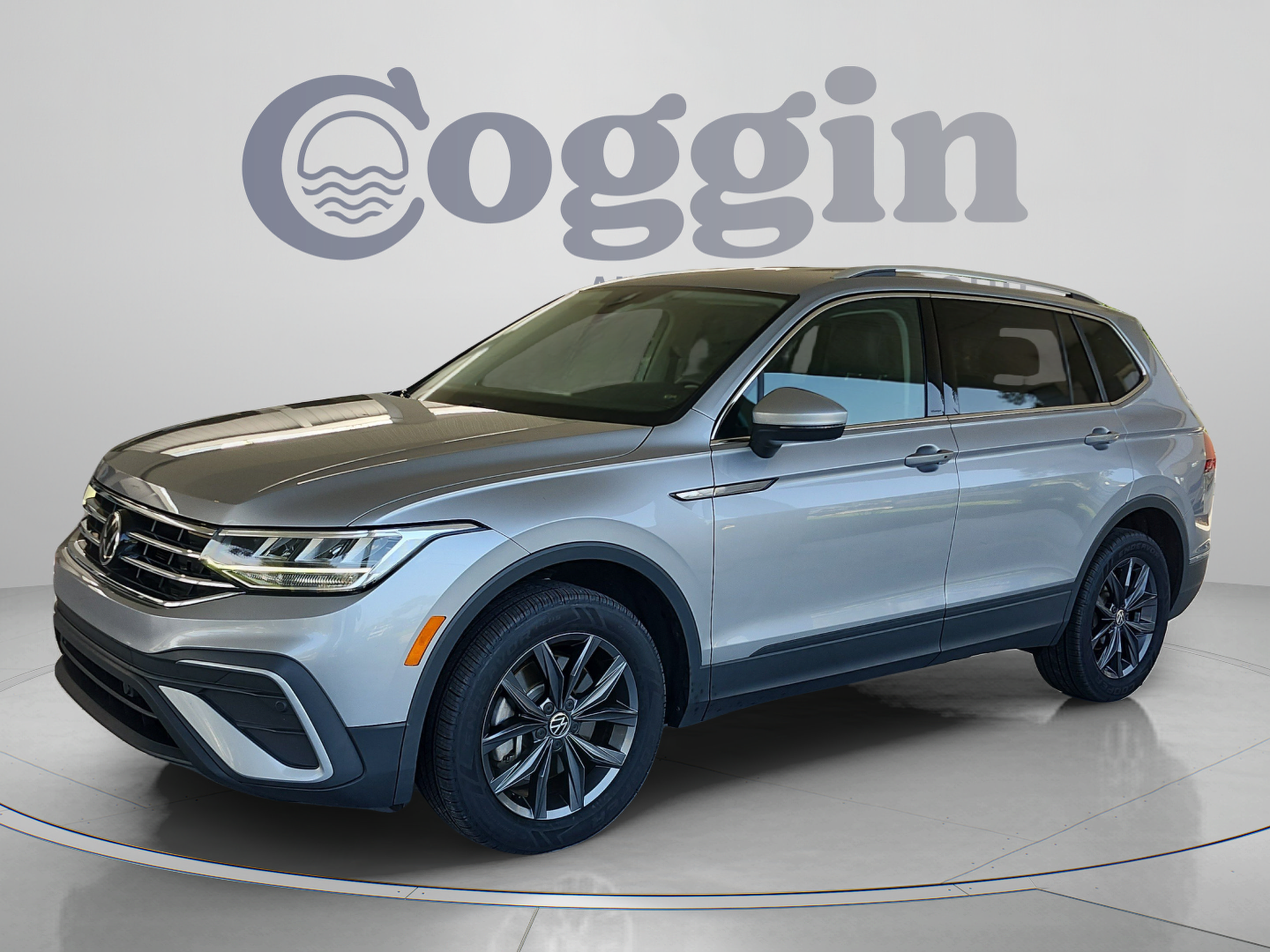 Used 2023 Volkswagen Tiguan SE FWD image 1