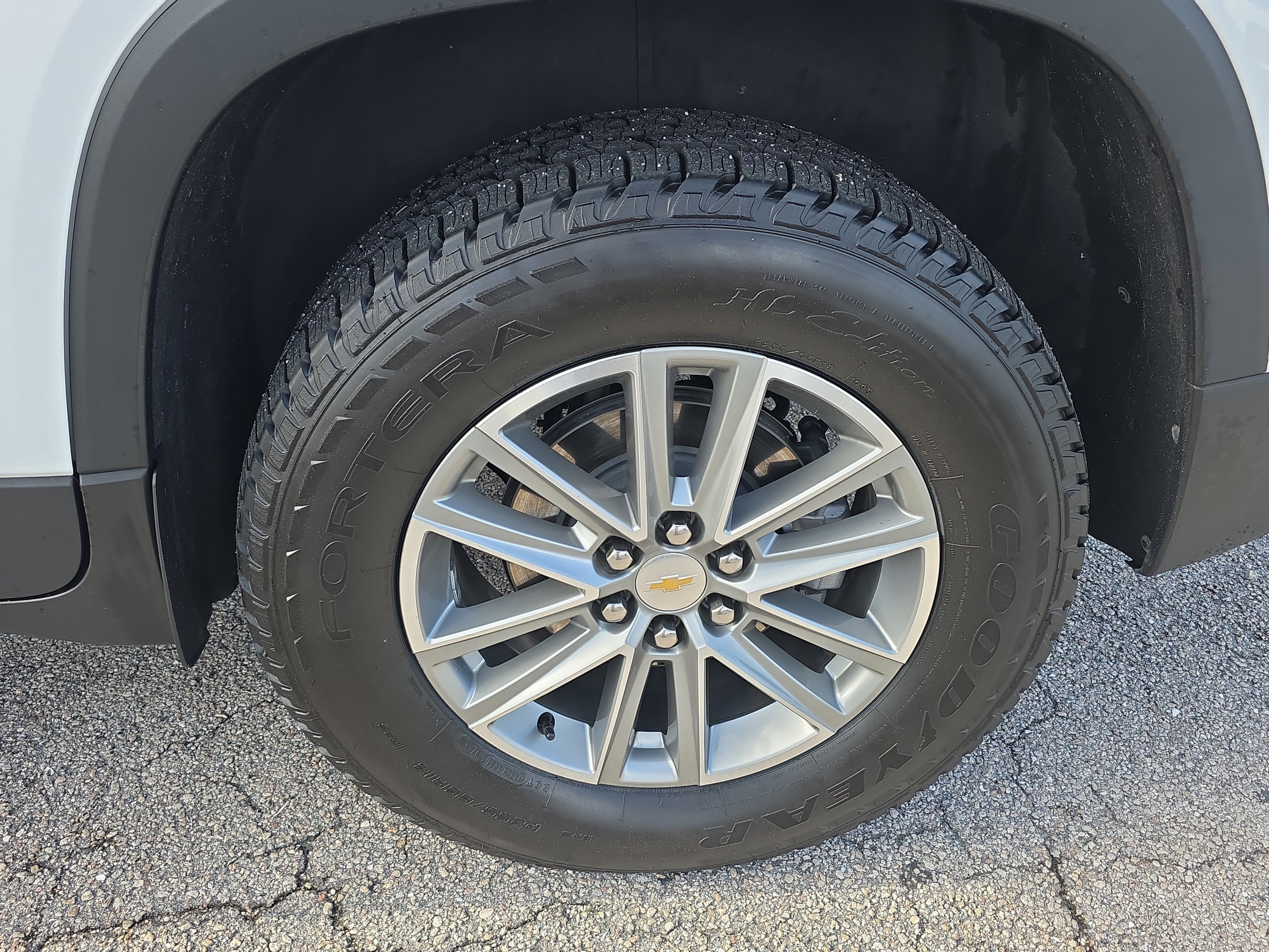 Used 2023 Chevrolet Traverse LT FWD image 34
