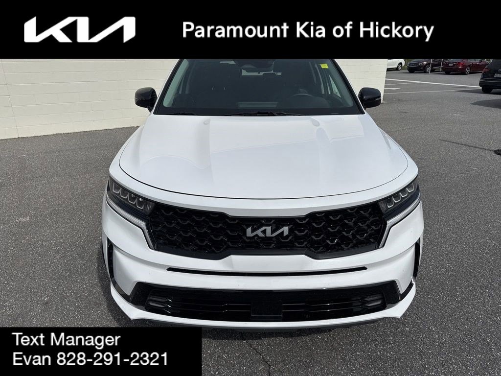 Used 2022 Kia Sorento EX image 2