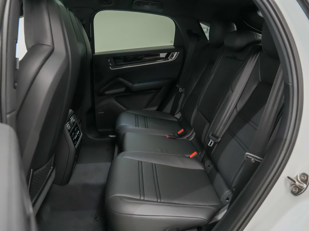 New 2026 Porsche Cayenne Coupe AWD/4WD image 18