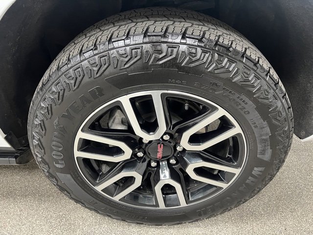 Used 2024 GMC Yukon XL AT4 image 16
