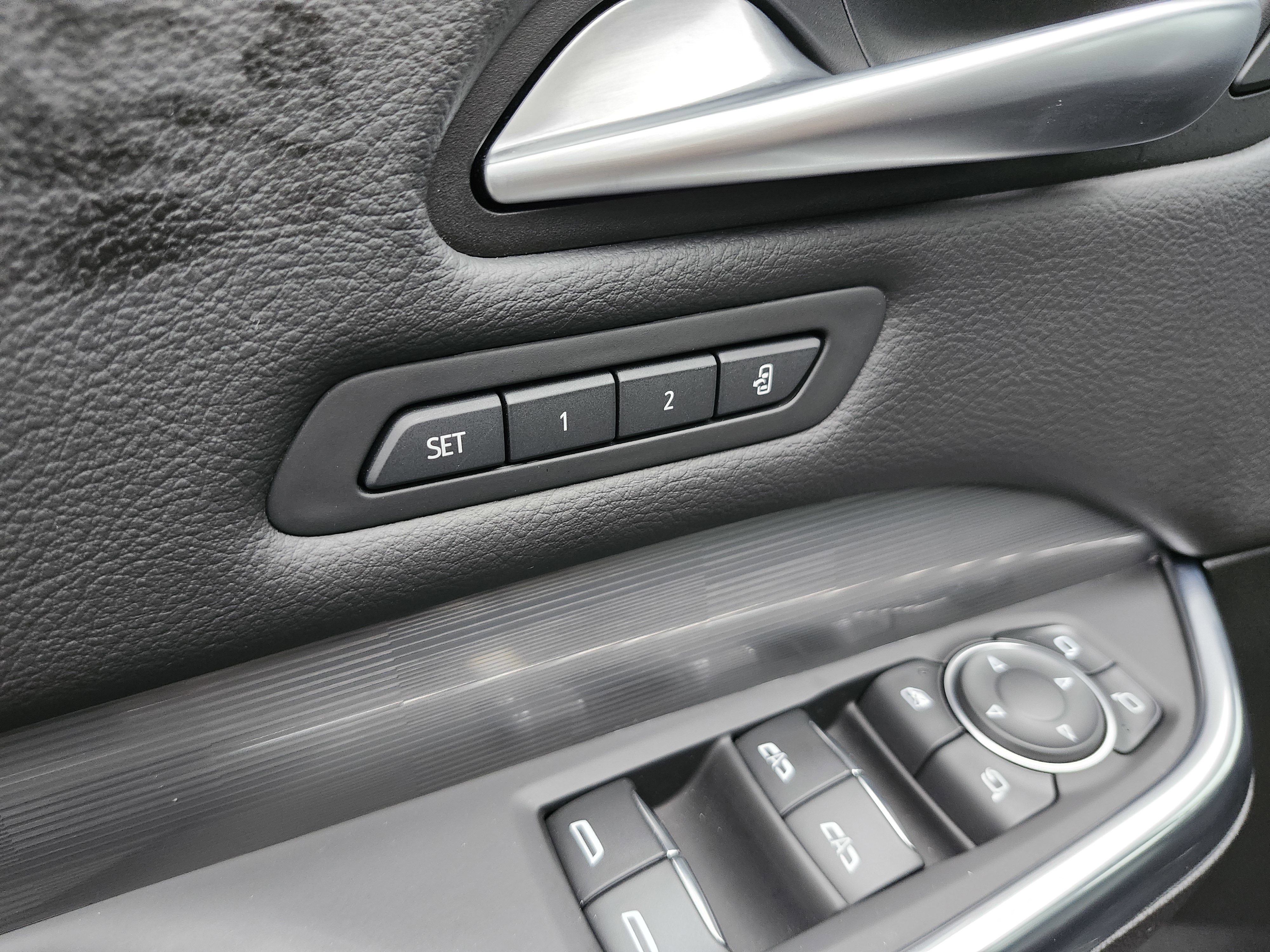 Used 2024 Cadillac XT4 Premium Luxury image 32