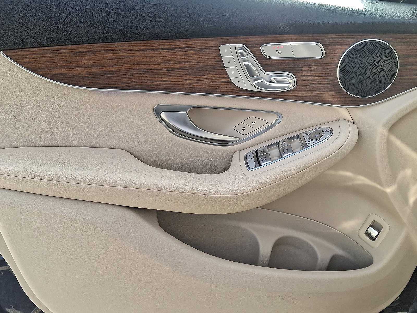 Used 2022 Mercedes-Benz GLC 300 4MATIC image 13