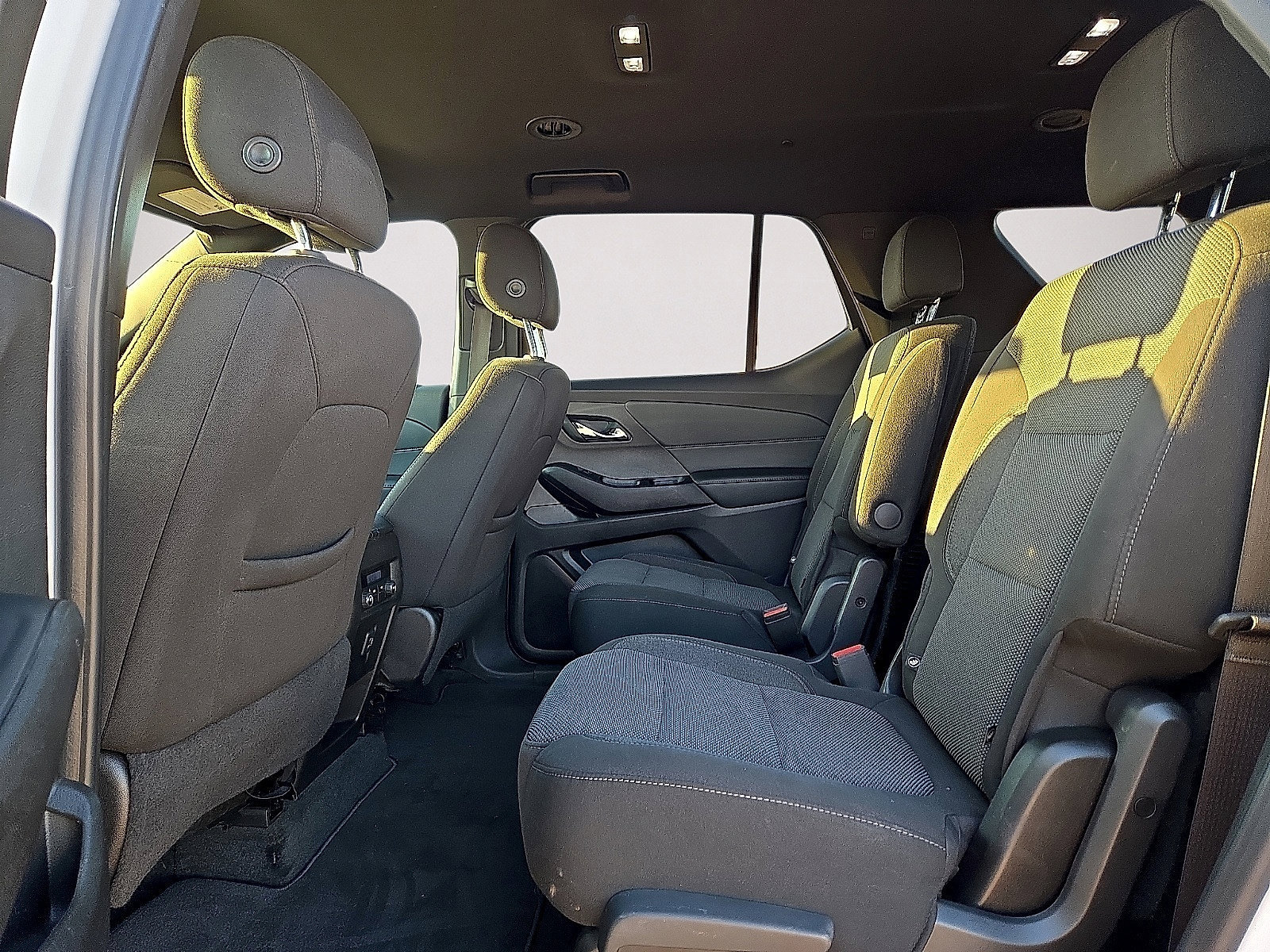 Used 2023 Chevrolet Traverse LT FWD image 16