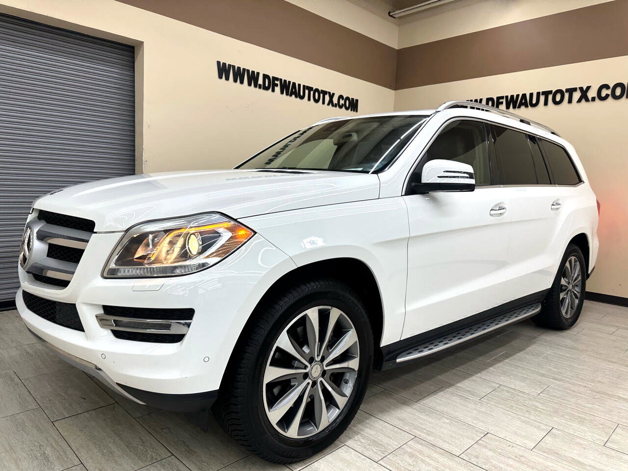 Used 2016 Mercedes-Benz GL 450 4MATIC w/ Premium I Package image 2