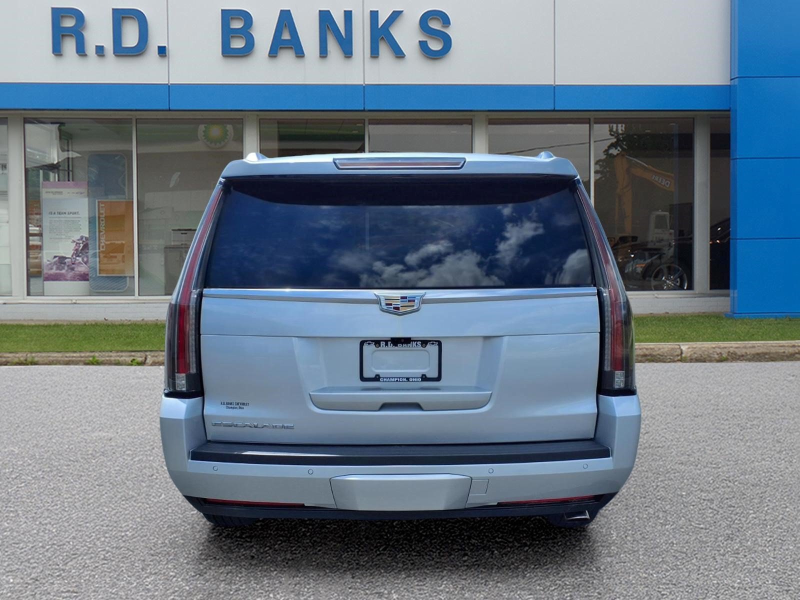 Certified 2019 Cadillac Escalade Luxury AWD/4WD image 4