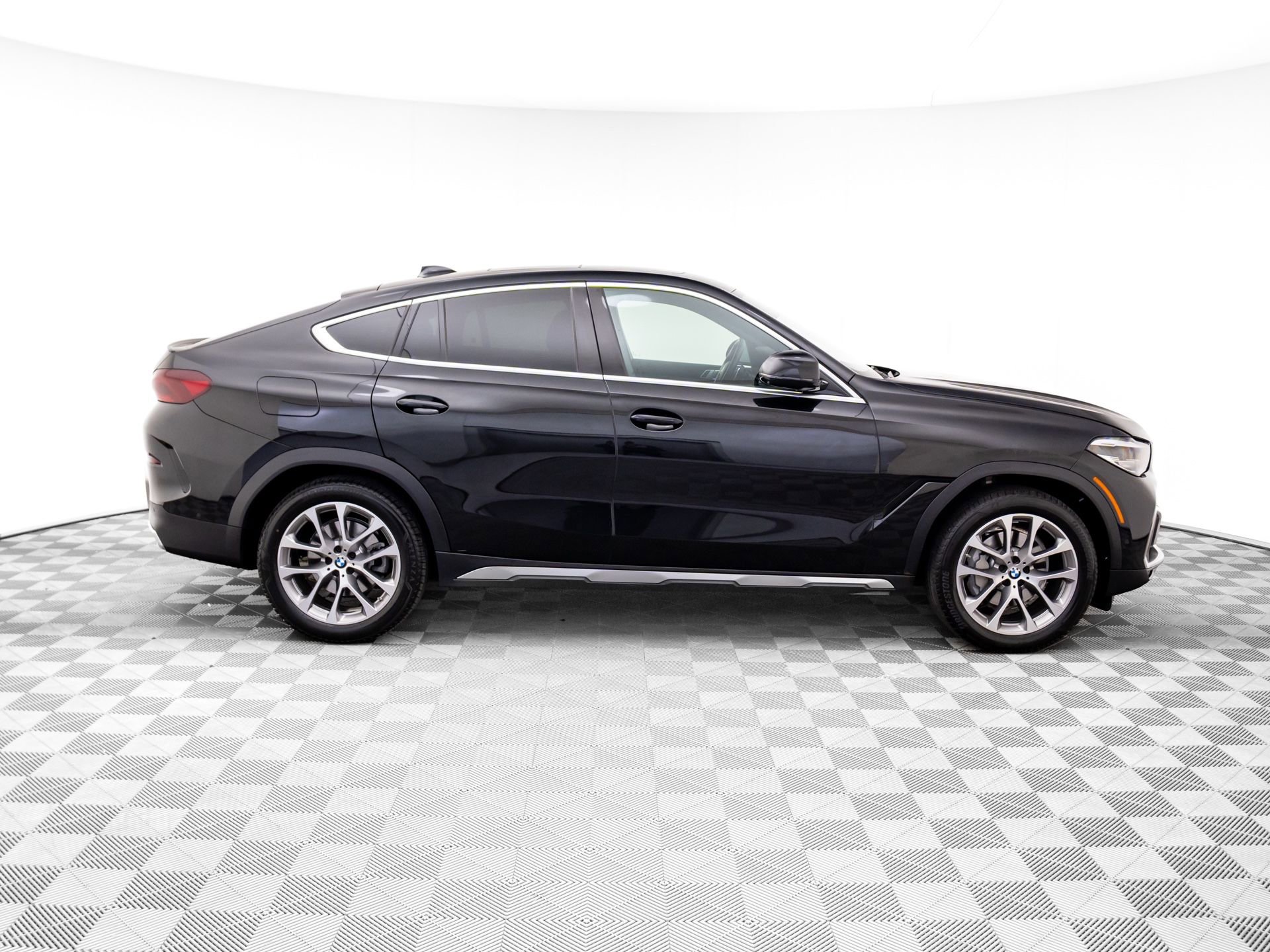 Used 2023 BMW X6 xDrive40i w/ Climate Comfort Package image 7