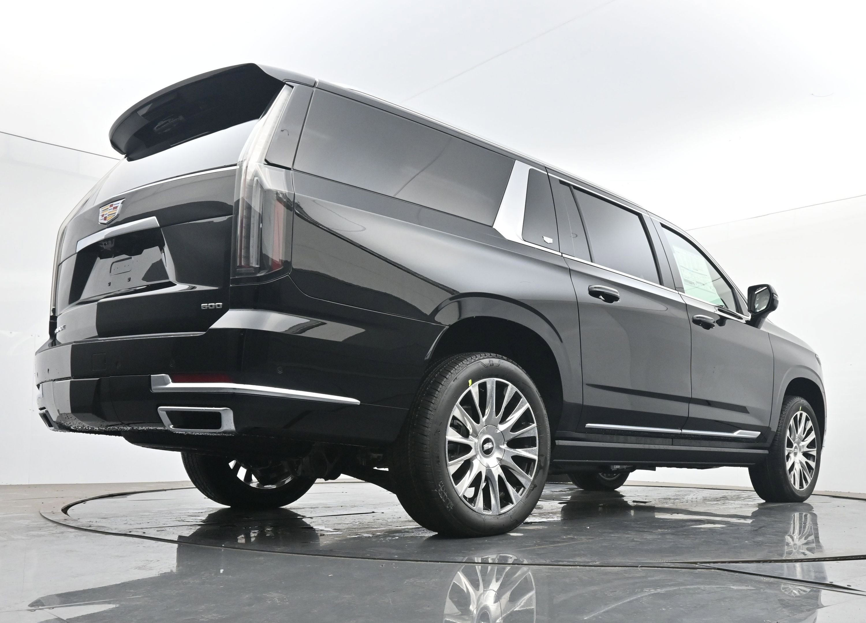 New 2026 Cadillac Escalade ESV Platinum Luxury w/ LPO, Floor Liner Package AWD/4WD image 19
