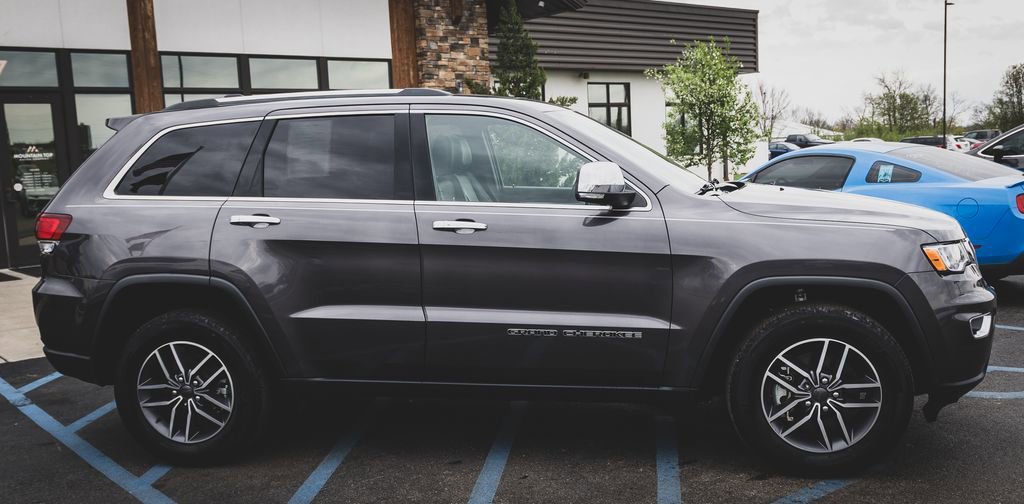 Used 2021 Jeep Grand Cherokee Limited AWD/4WD image 31